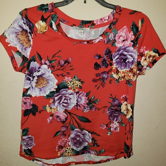 Red floral top - Picture 2 of 2